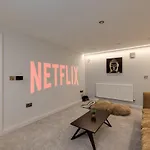 Luxurious 7 Bedroom House In Didsbury, Manchester