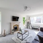 Luxurious 7 Bedroom House In Didsbury, Manchester