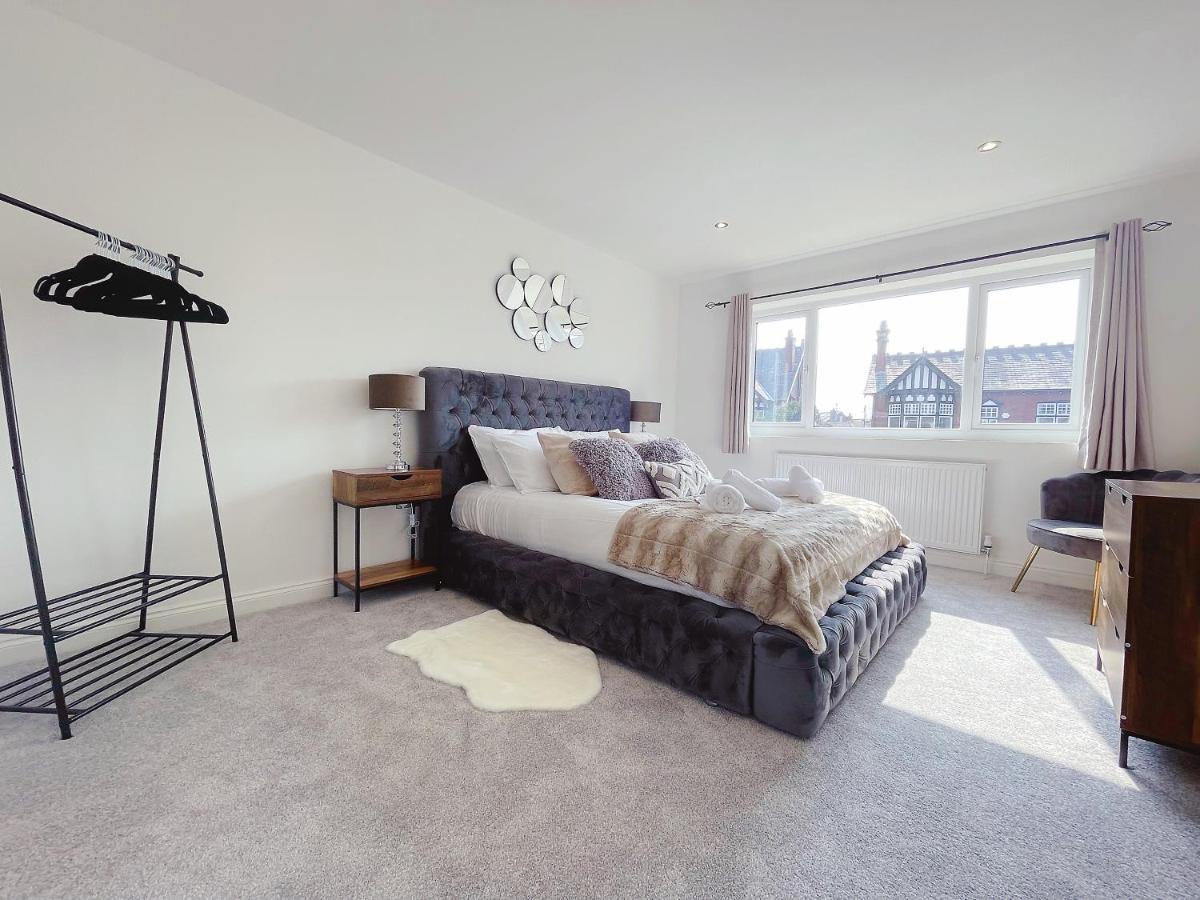 Luxurious 7 Bedroom House In Didsbury, Apartment Manchester