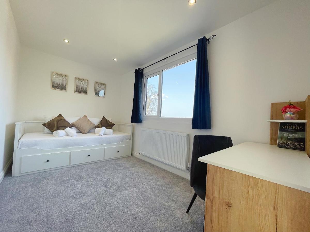 Luxurious 7 Bedroom House In Didsbury, Apartment *