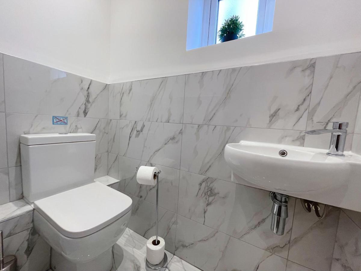 Luxurious 7 Bedroom House In Didsbury, * Manchester